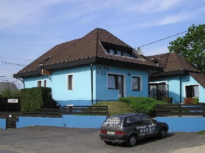 Domino Panzio Bed & Breakfast Szekesfehervar Exterior photo