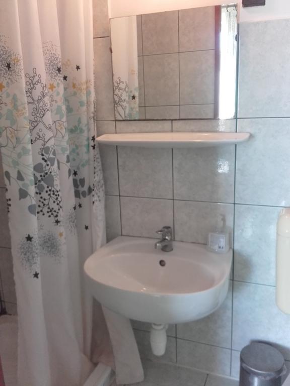 Domino Panzio Bed & Breakfast Szekesfehervar Exterior photo